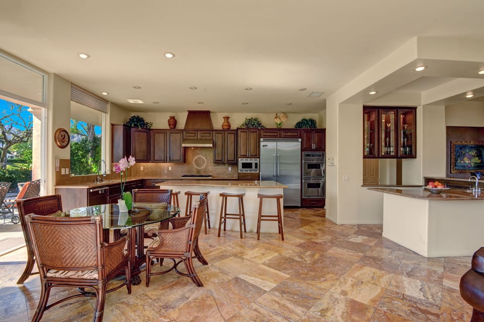 Breakfast area and kitchen