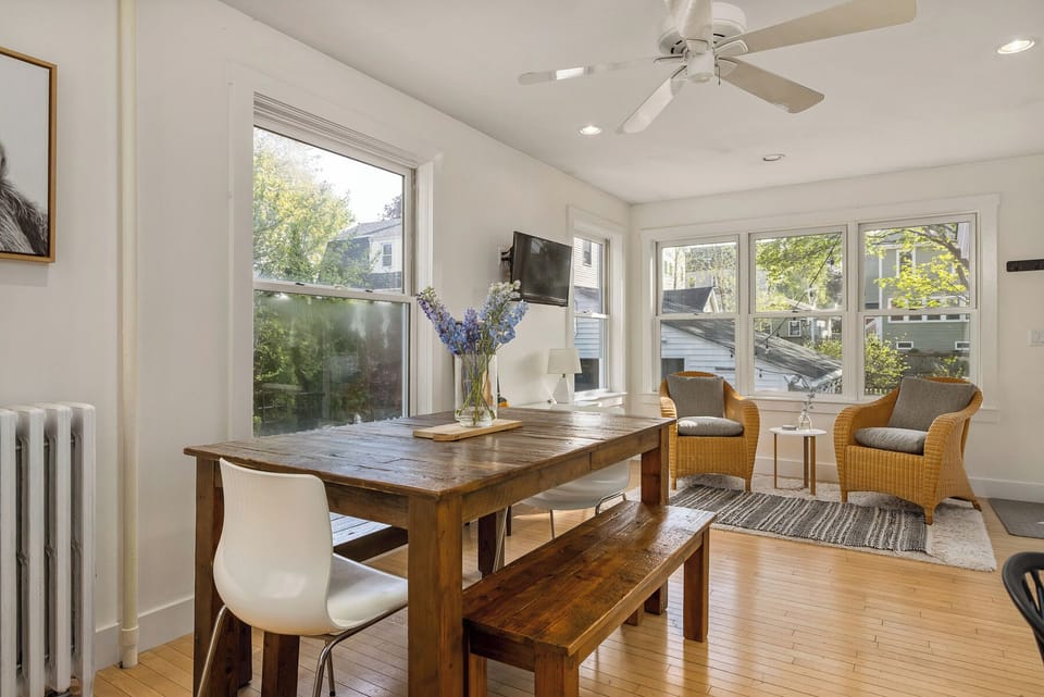 Please note the farm table has been replaced with modern 4 seater white table. 