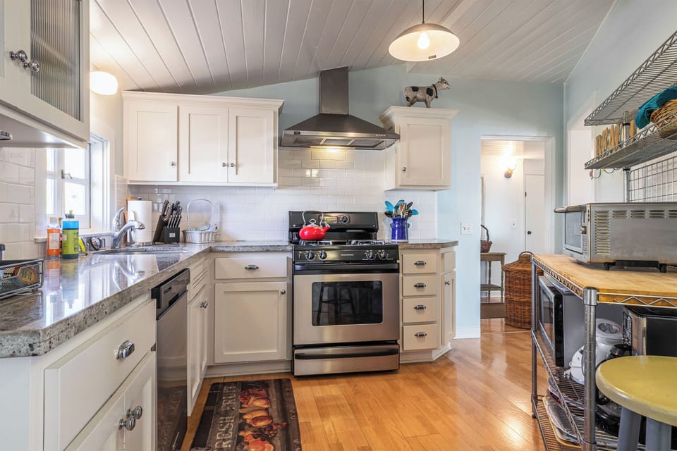 Nicely appointed Kitchen and the supermarket is just a block away.