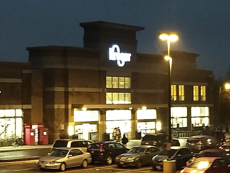 Upscale Kroger 1 minute walk!