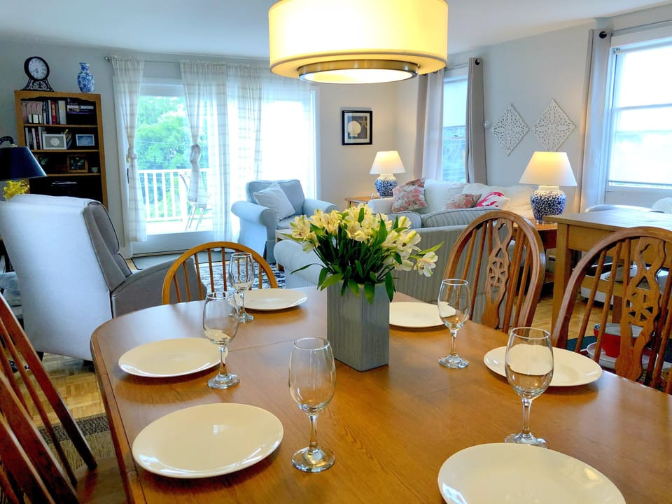 Open concept dining/living room... out to deck