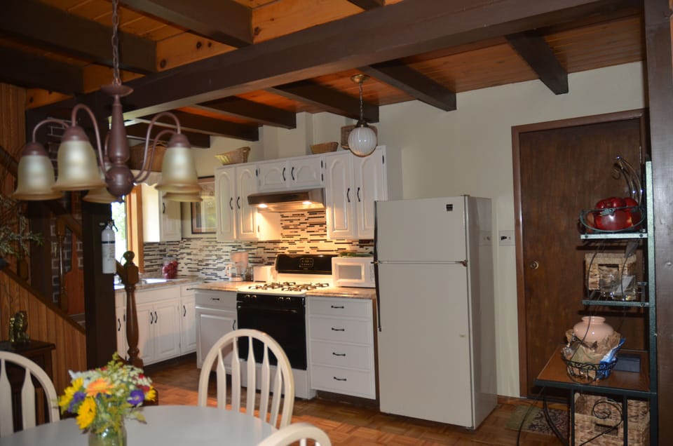 eat in kitchen