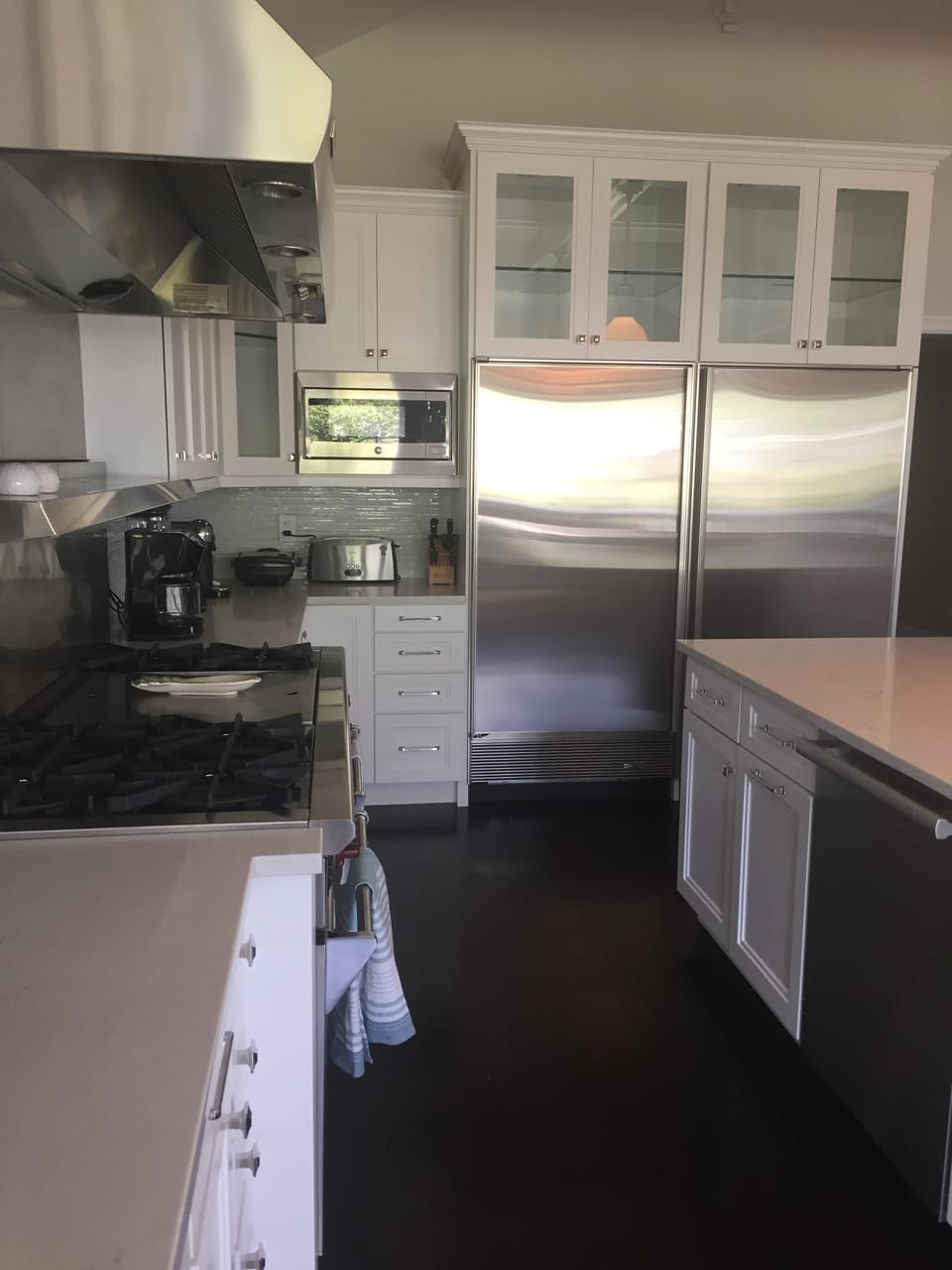 Chefs Kitchen: 6 burner stove w 2 dishwashers