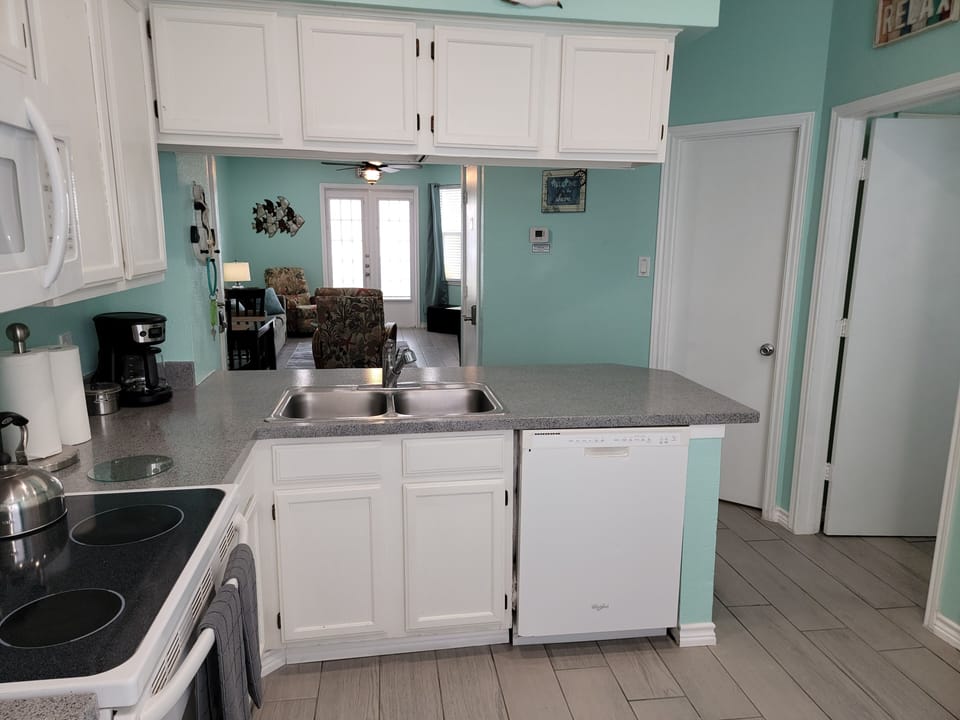 Full size dishwasher just in case you decide to cook while on vacation