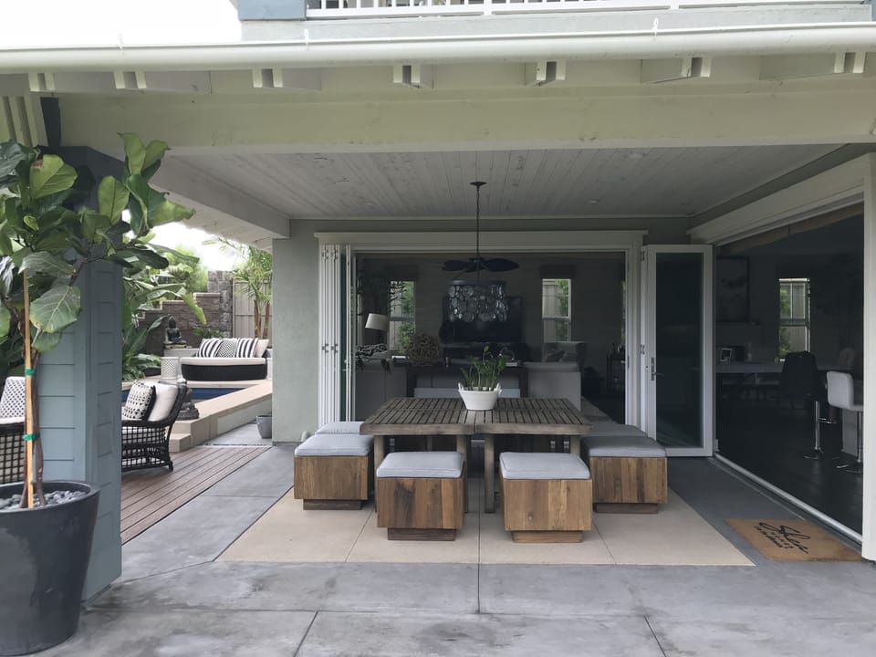 Outdoor dinning