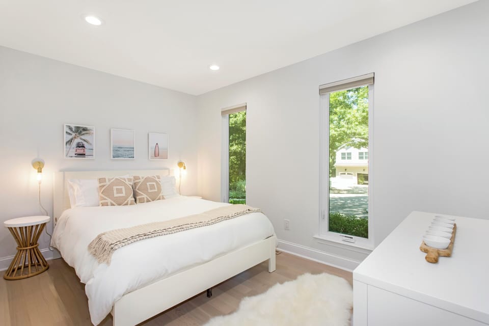 Downstairs master - queen bed
