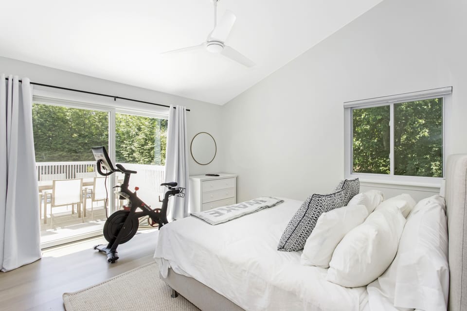 Downstairs bedroom - king bed