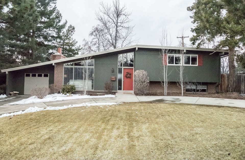 Front elevation with two entry circular drive