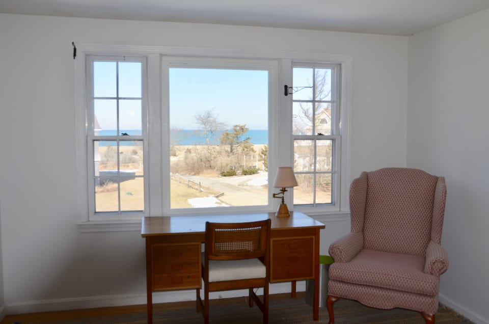 Study/Lounge are with water views