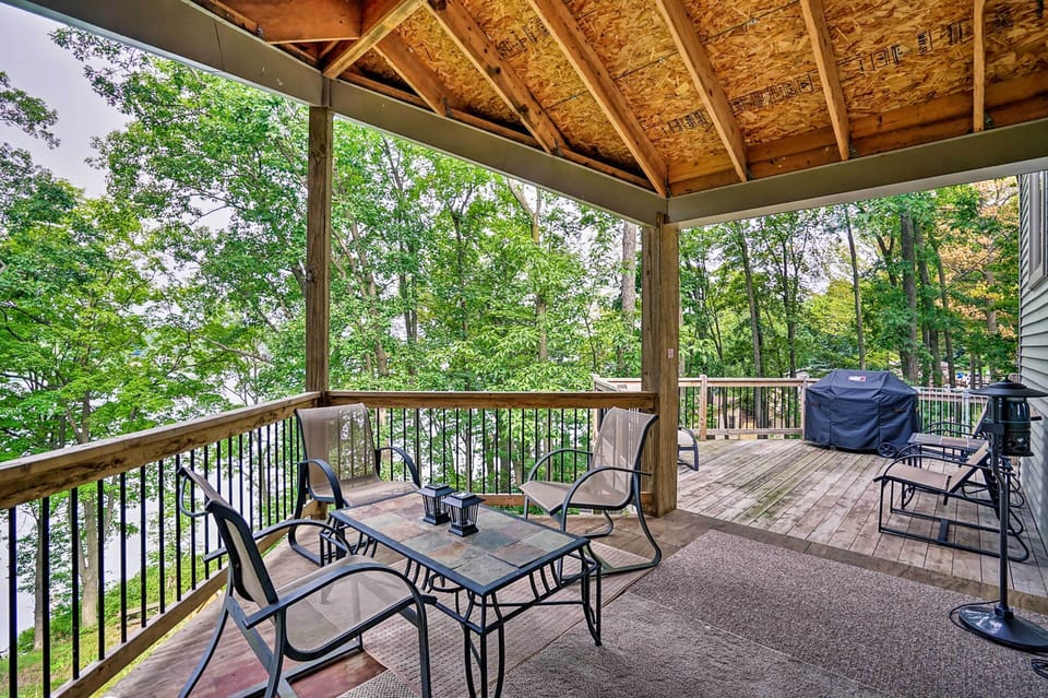 Private Deck | Outdoor Dining | Grill