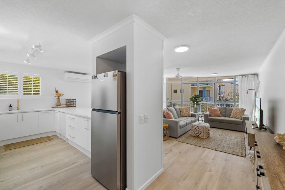 Light filled spacious apartment, newly renovated