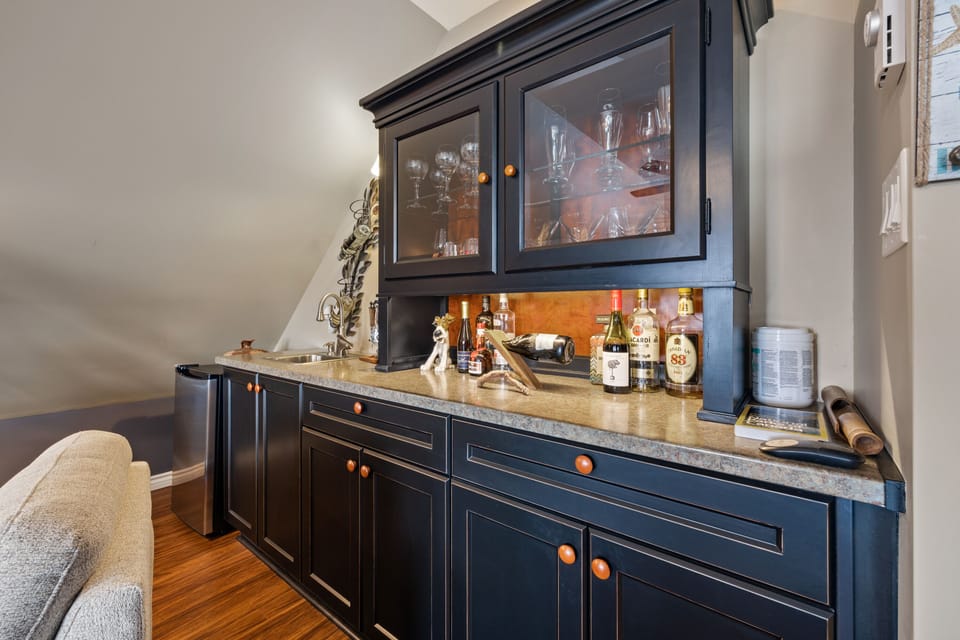 Upper Loft Entertainment Bar. Walk out to Upper Deck.