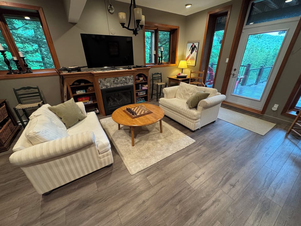 Spacious lower lvl family rm with multimedia, games galore and a gas fireplace.