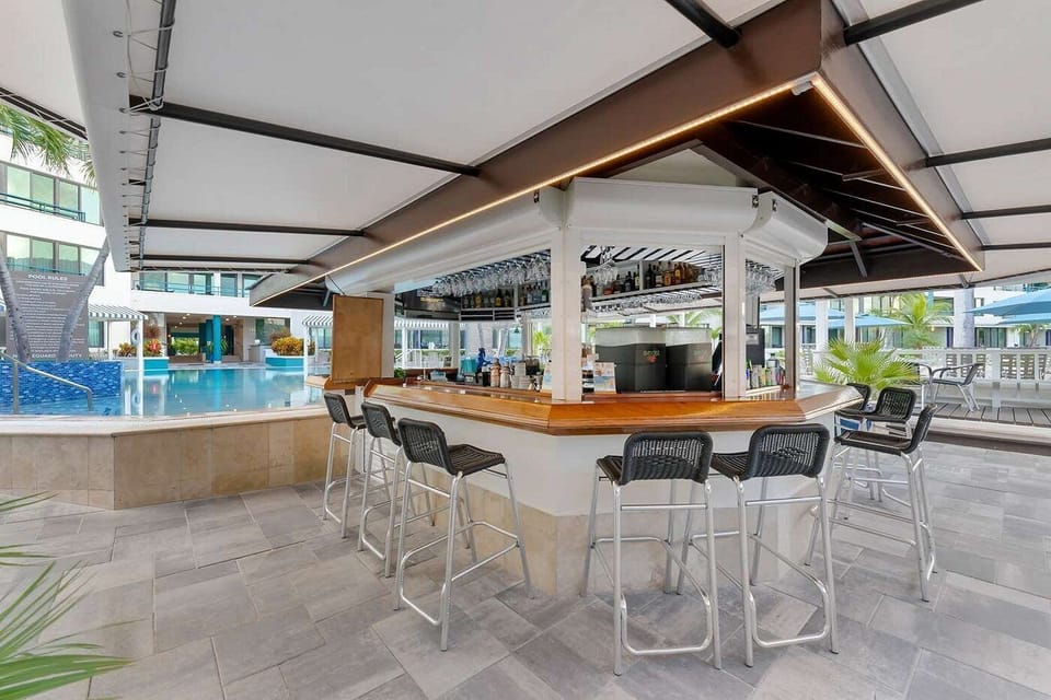 Pool bar