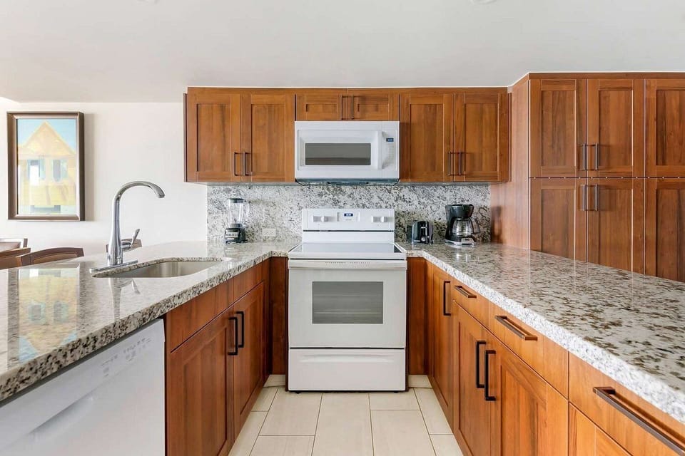 Full kitchen