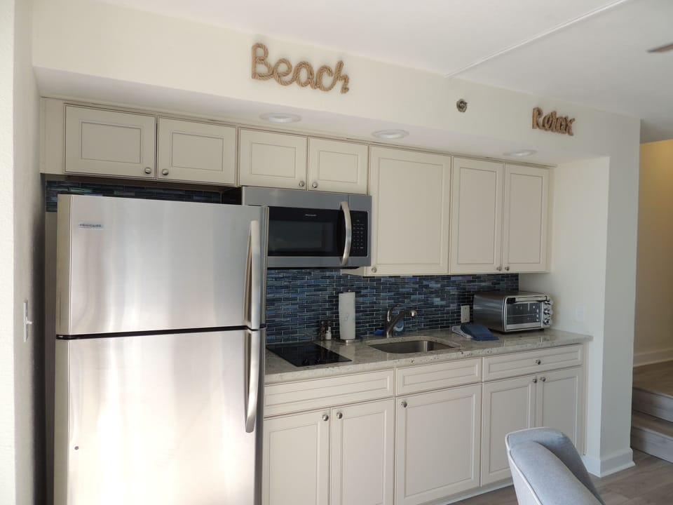 Fully renovated kitchen with brand new stainless steel appliances!