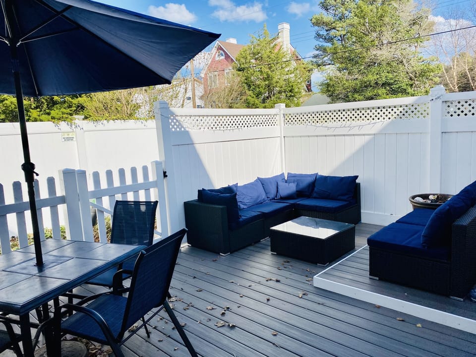 New deck with sectional and dining table 
