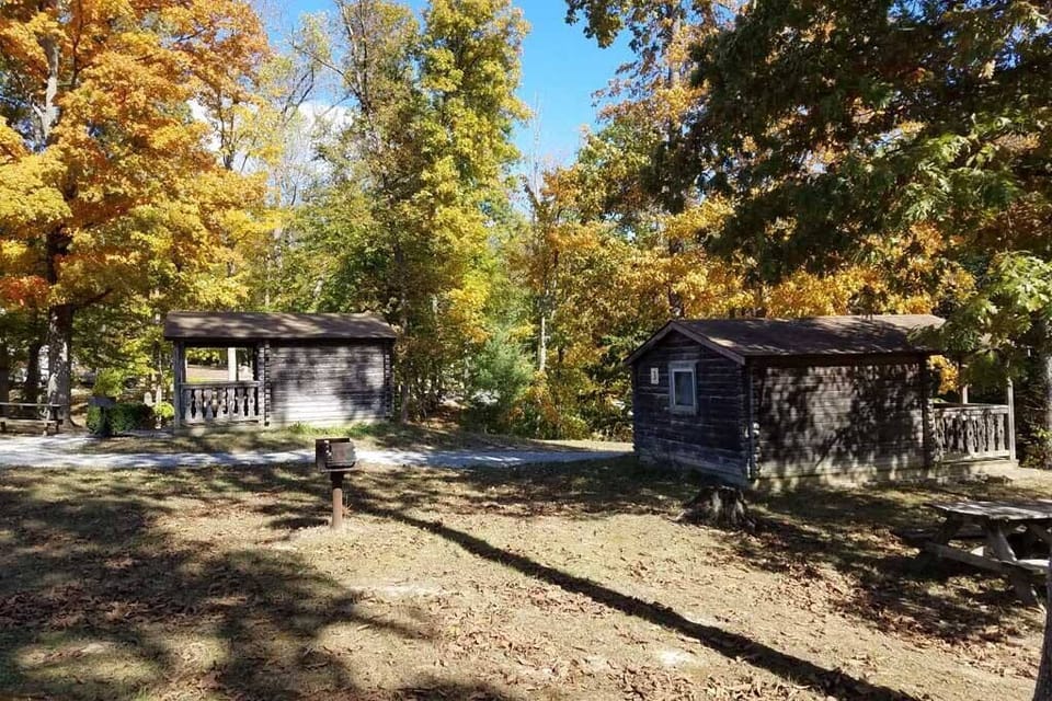 Cabins 1 - 4 are in a row, perfect for groups who want to camo together!