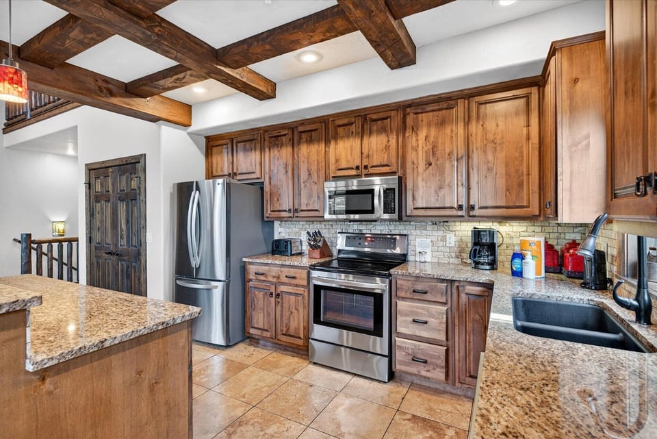 Gourmet kitchen fully stocked for all your cooking needs