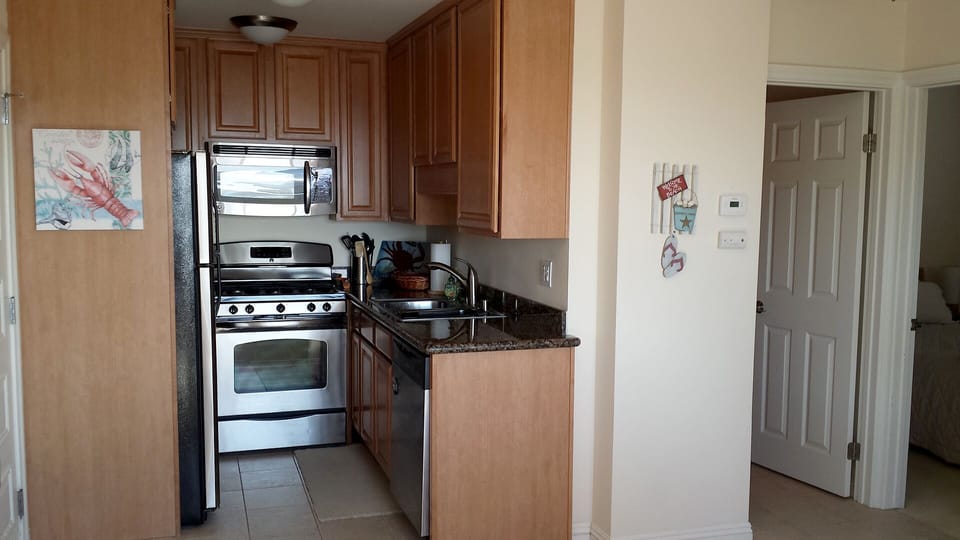 Fully equipped kitchen & bathroom entrance