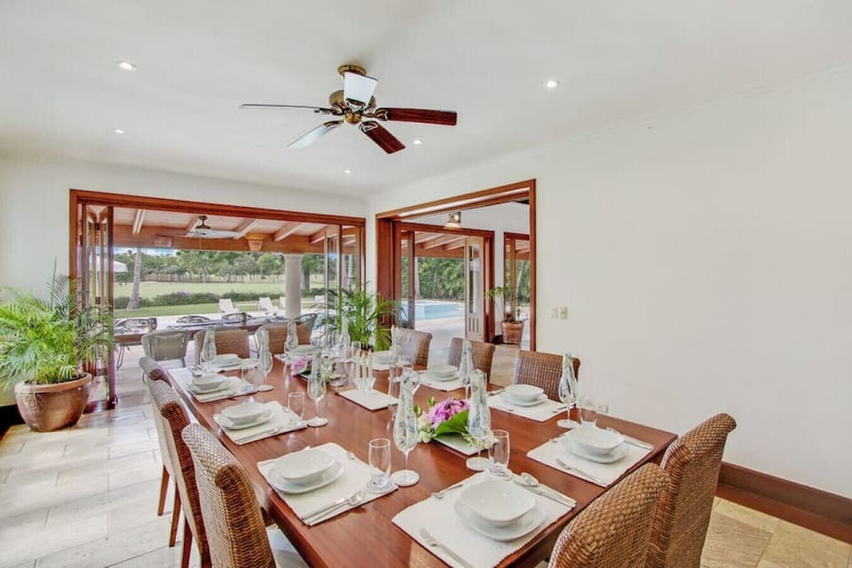 Ingenio 9: indoor dining room