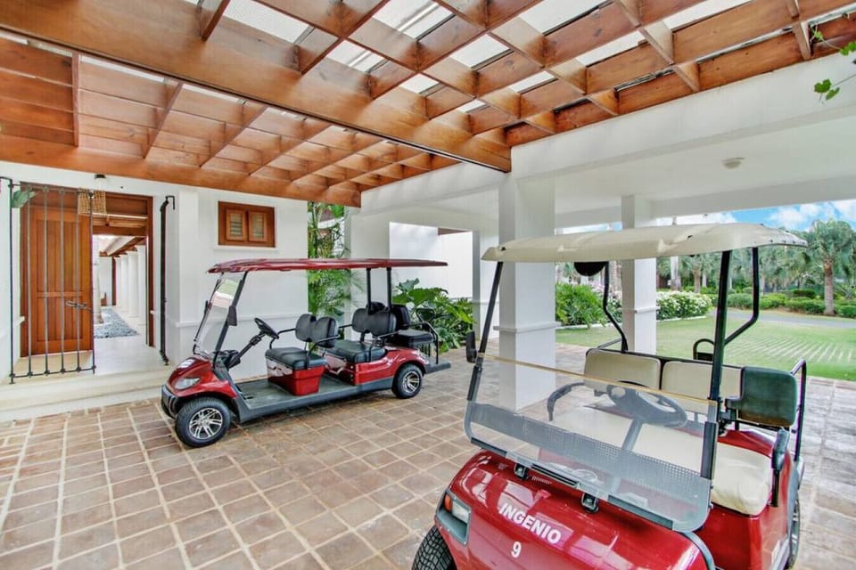 Ingenio 9: golf touring carts included with the villa rental