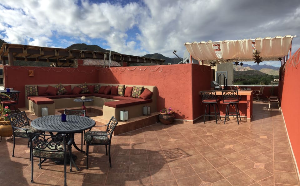 Extra large lounging for entertaining or star gazing.
