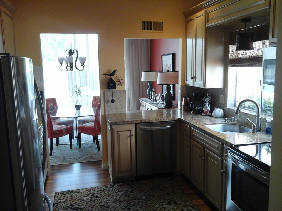 Kitchen- fully stocked