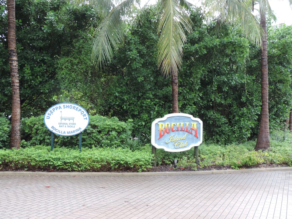 Entrance to Bocilla Island club