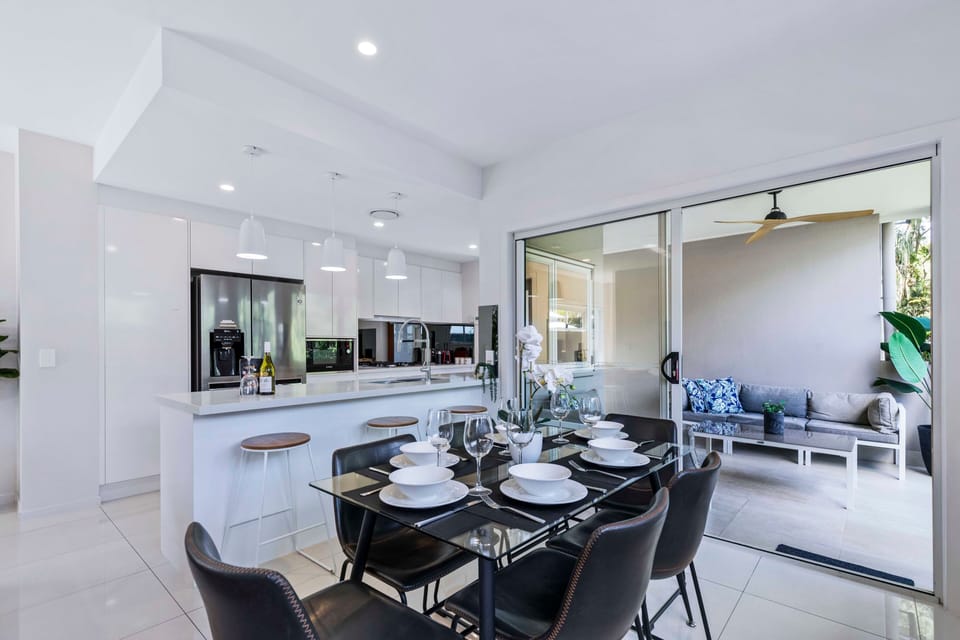 Gourmet kitchen with white island, Bosch appliances and gas cooking.