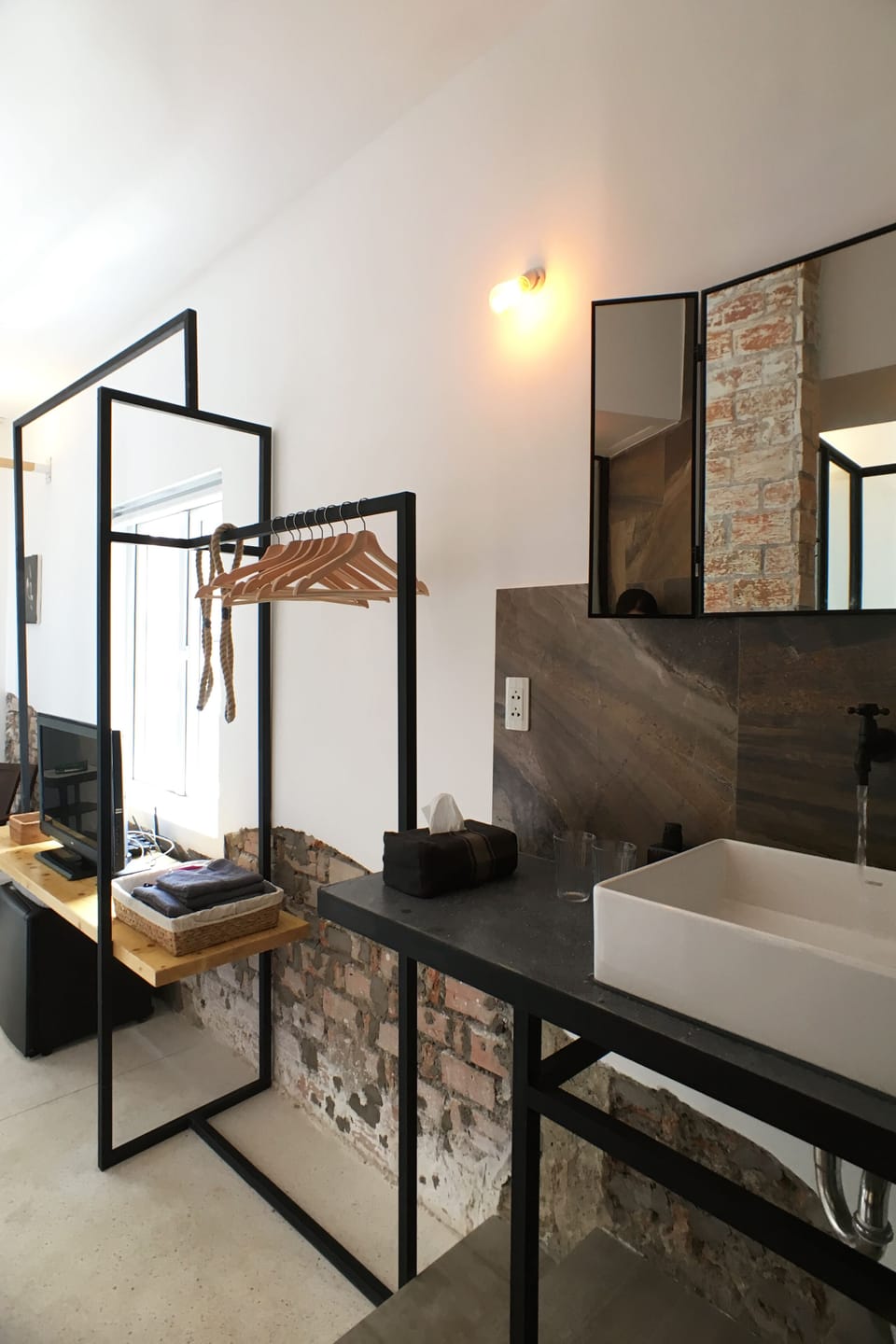 Quality amenities - fast wifi, cable TV, iron, clean towels, hairdryer