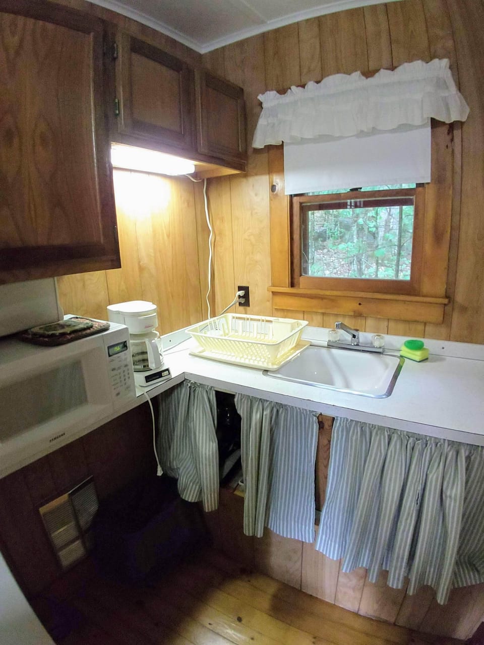 Kitchenette.