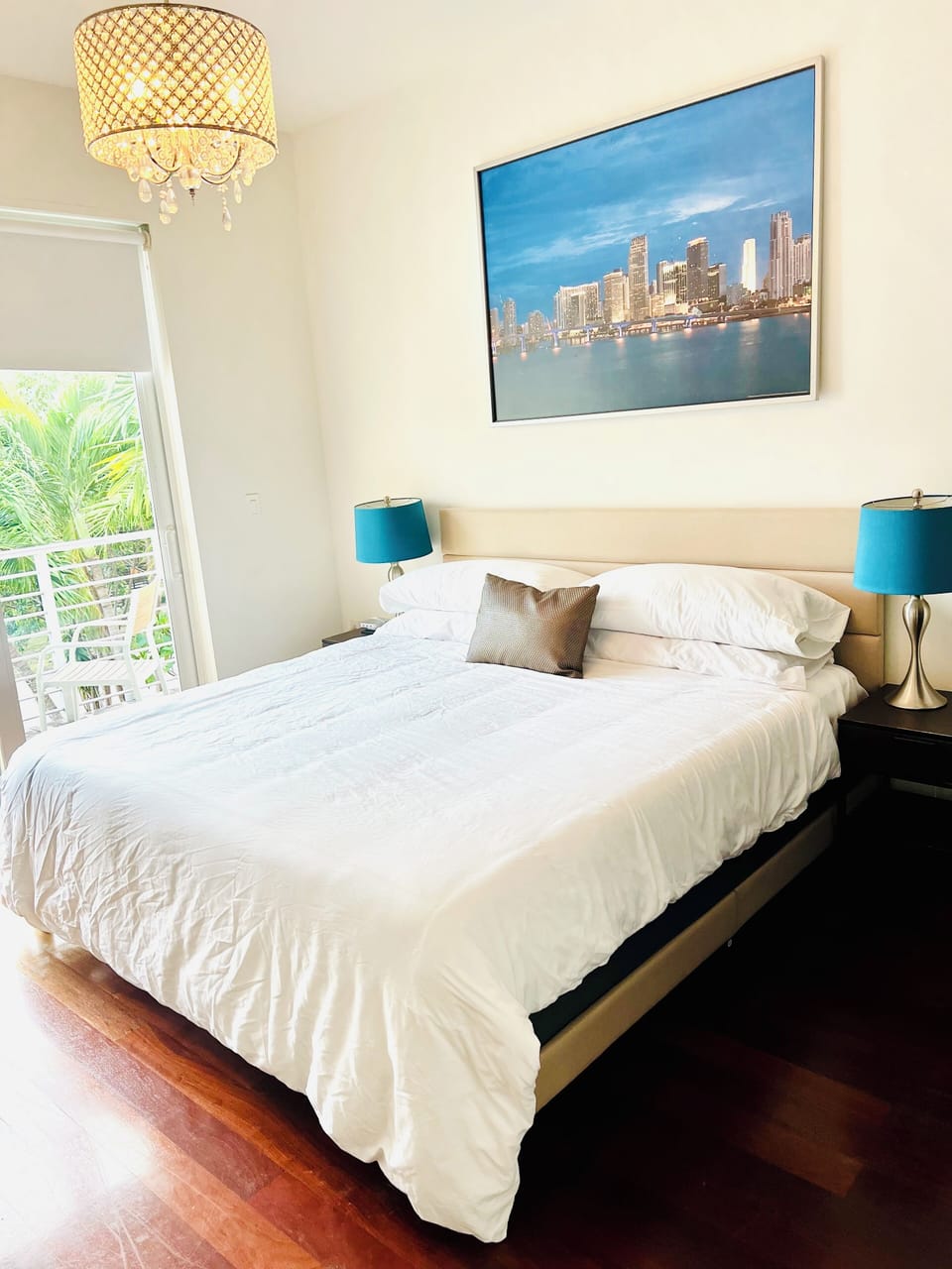 Private bedroom king size bed 