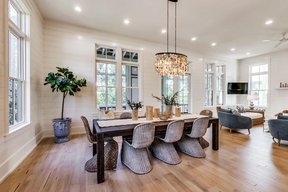 First Floor: Dining Area