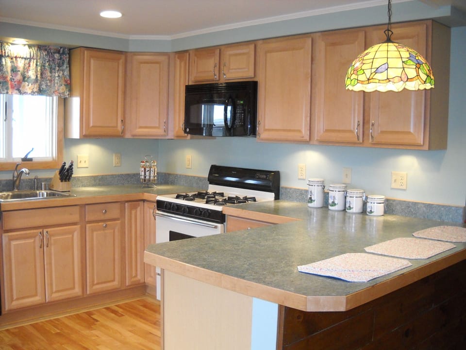 Full Kitchen Unit 8