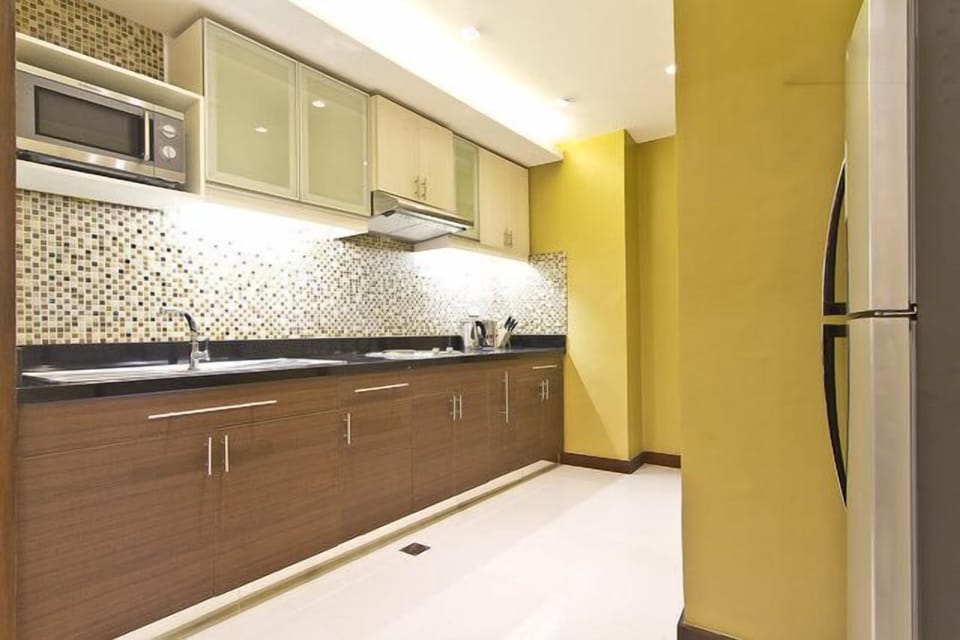 other view of the kitchen