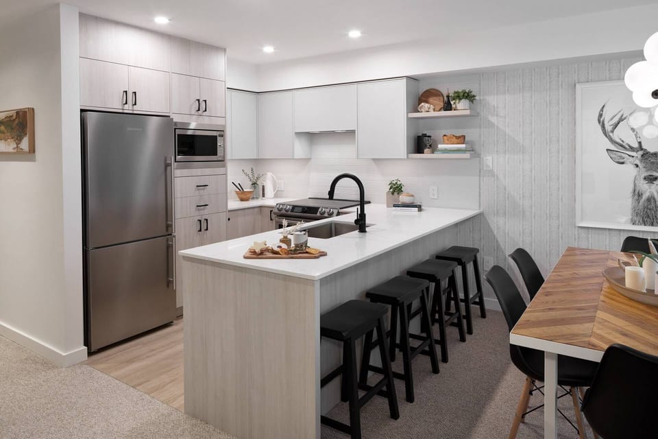 Exquisite kitchen with breakfast bar and 4 stools