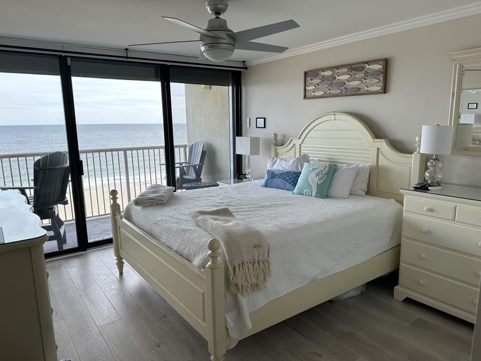 Master Bedroom with King Size Bed with a fantastic view of the ocean!!