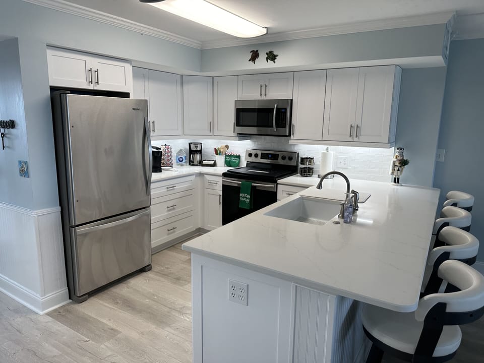 Well equipped kitchen with all new cabinetry and countertops!