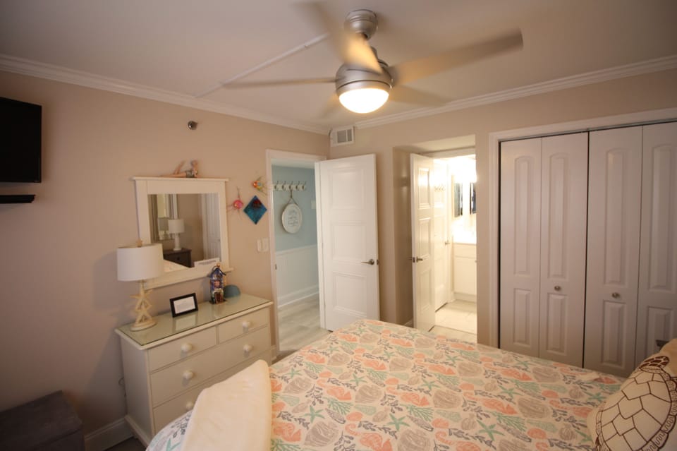 Second bedroom with bath accessible by both bedroom and main living area