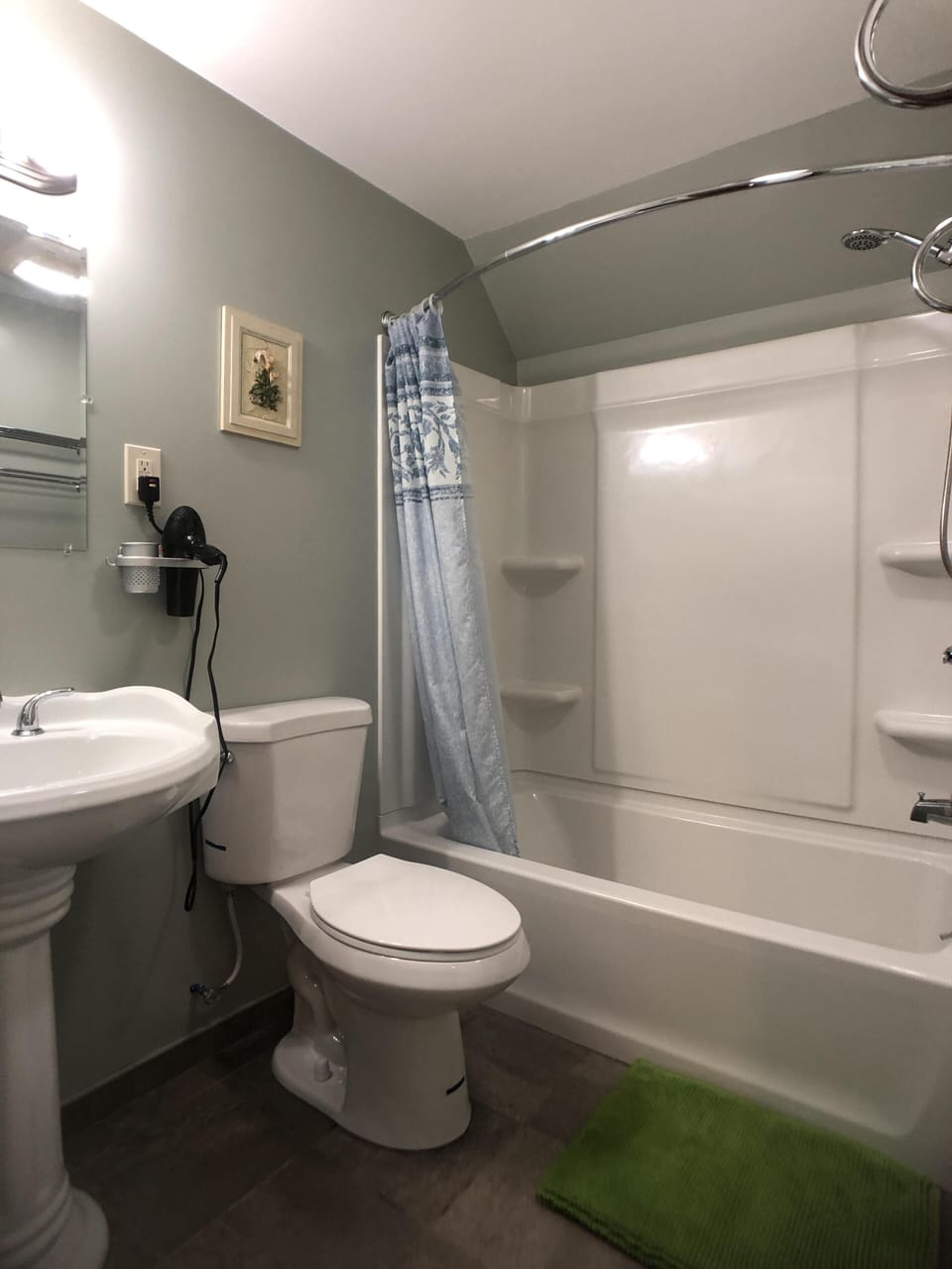 Bathroom 1: Shower/Tub Combo
