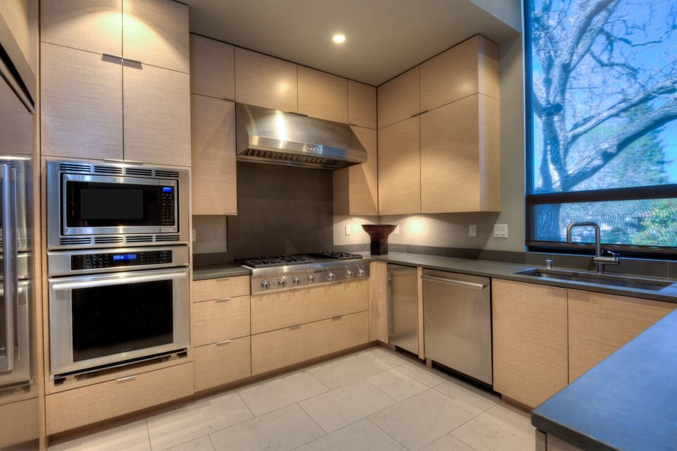 second kitchen/cater's kitchen