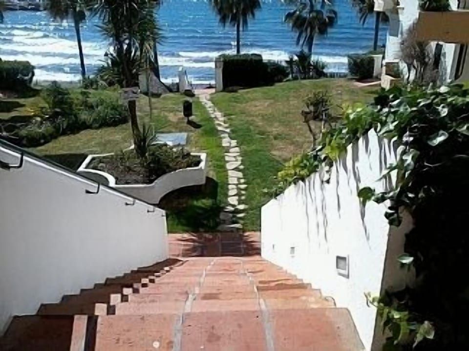 way to the beach