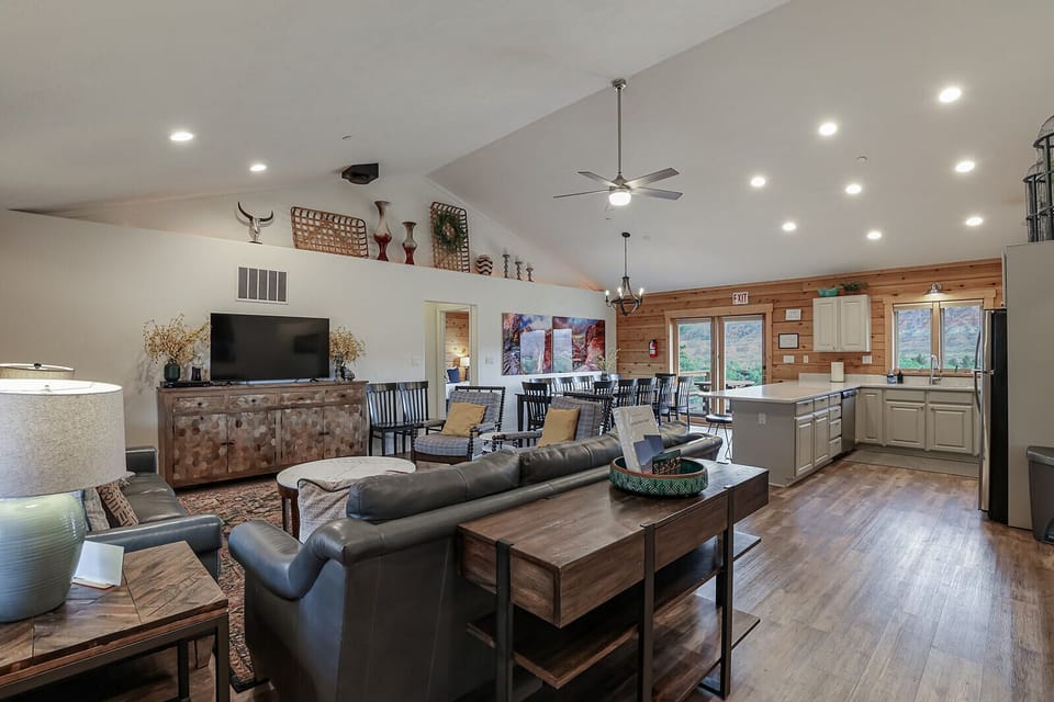 The chalet’s cozy interior is designed for comfort and relaxation, featuring large windows that bring the stunning landscape indoors.