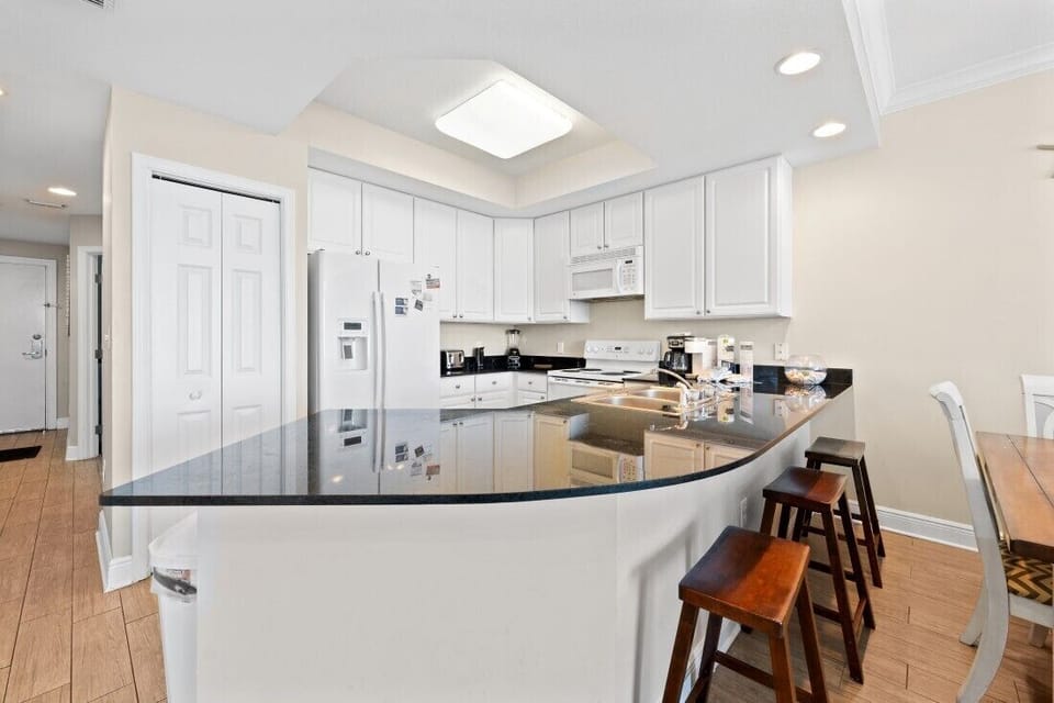 9  San Carlos 1207 Dining Area