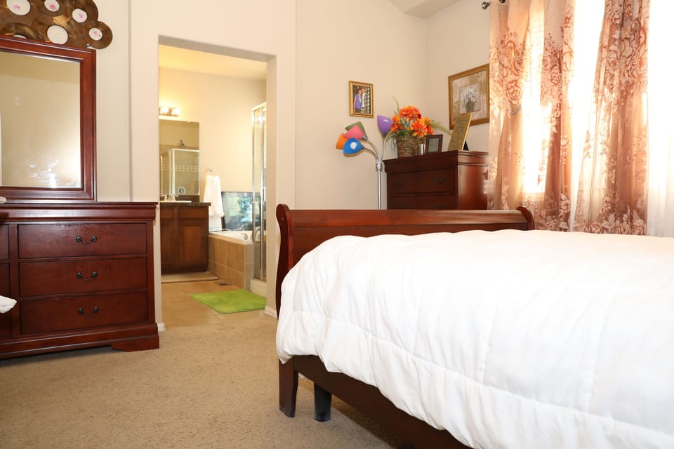 Master Bed room with full bath (5pcs)