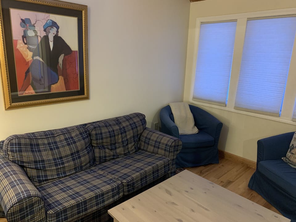 Sitting area with view of slope on main floor