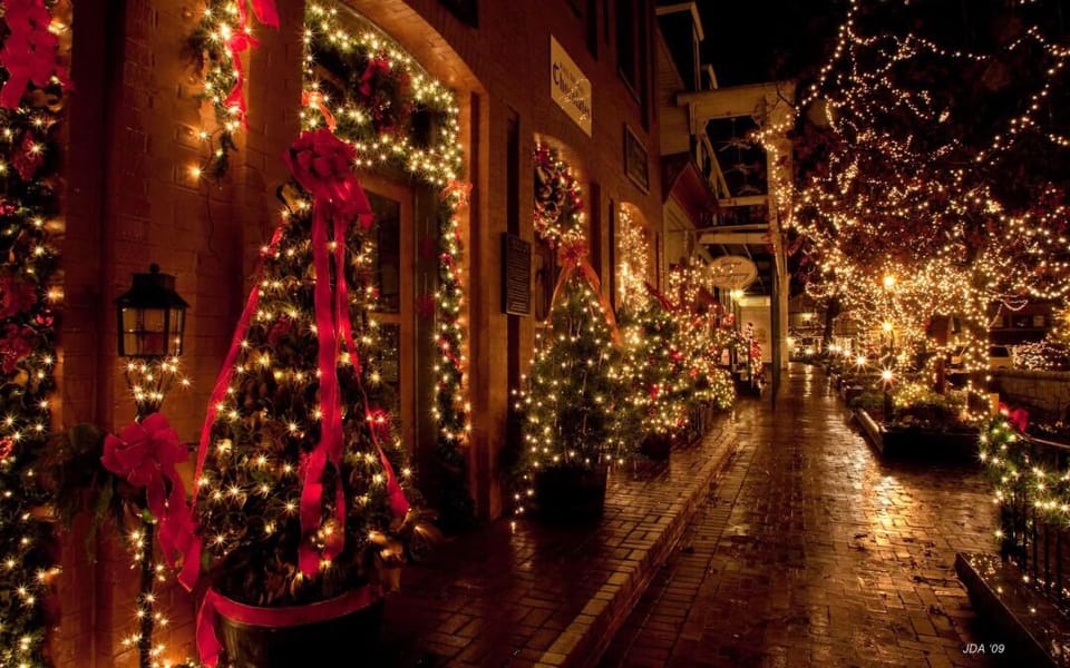 Dahlonega town square at Christmas 10 minutes from my cabin