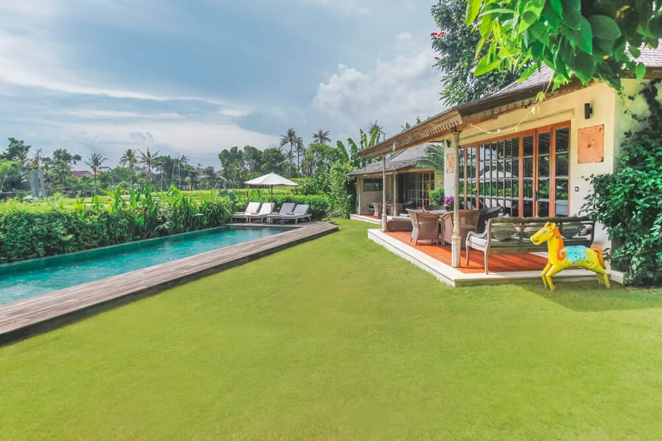 Canggu Luxury Villa & Rice Field Views
