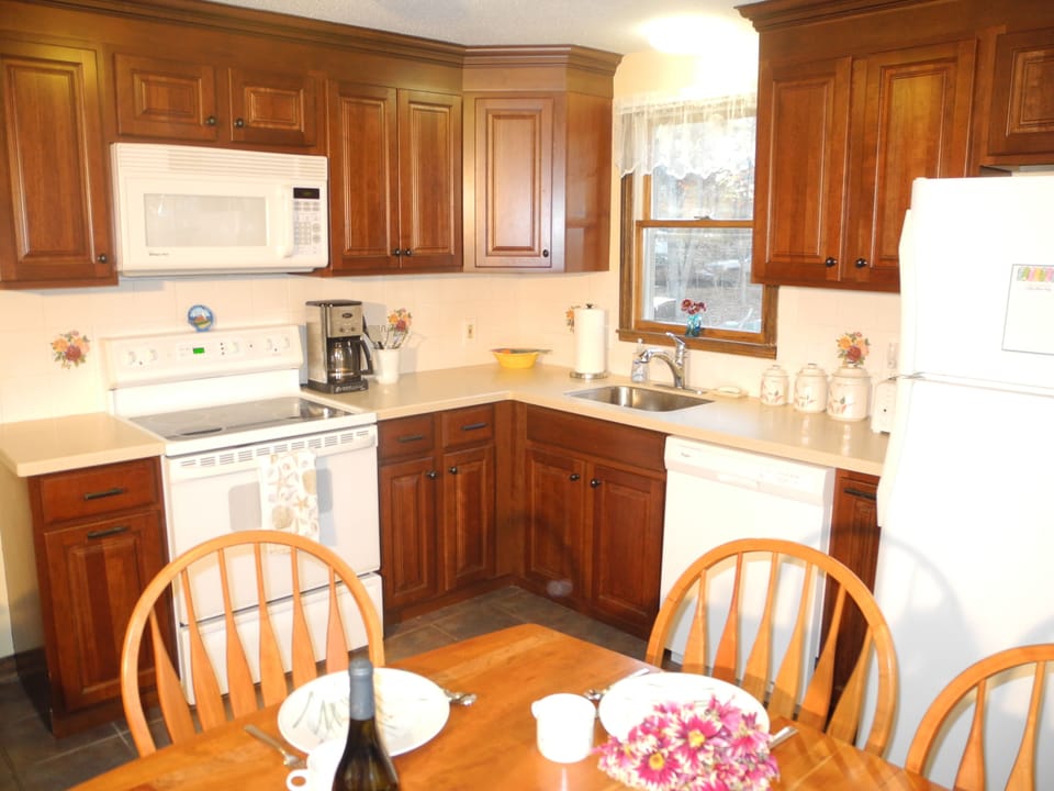 Fully equipped kitchen.